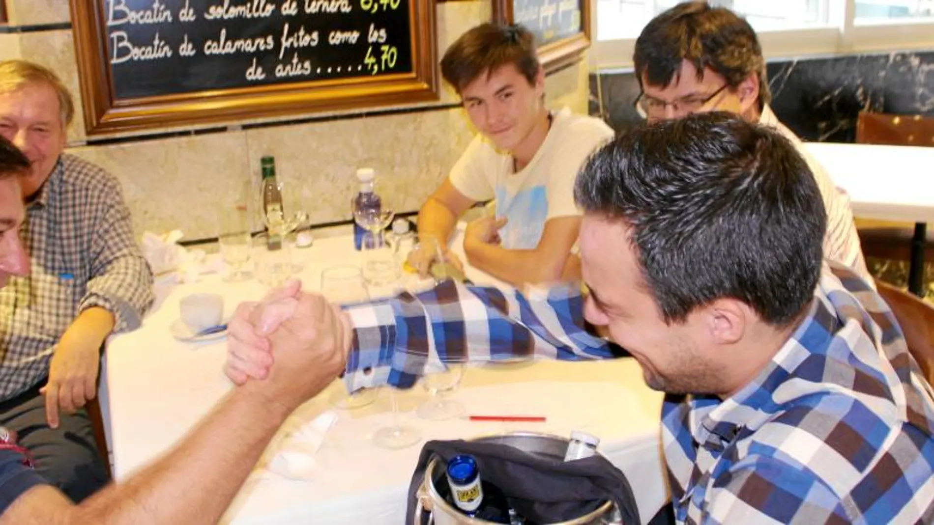 Viví la victoria entre madridistas (y algún culé) en el restaurante Puerta 57, en pleno corazón del Bernabéu