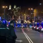 Efectivos de la Policía Nacional en la calle de la plaza de las Cortes de Madrid, en las inmediaciones del Congreso de los Diputados tras la manifestación de &quot;Rodea el Congreso&quot;