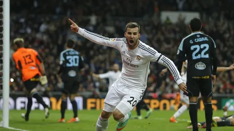 Jese Rodriguez celebra el gol de Benzema, tras un pase suyo