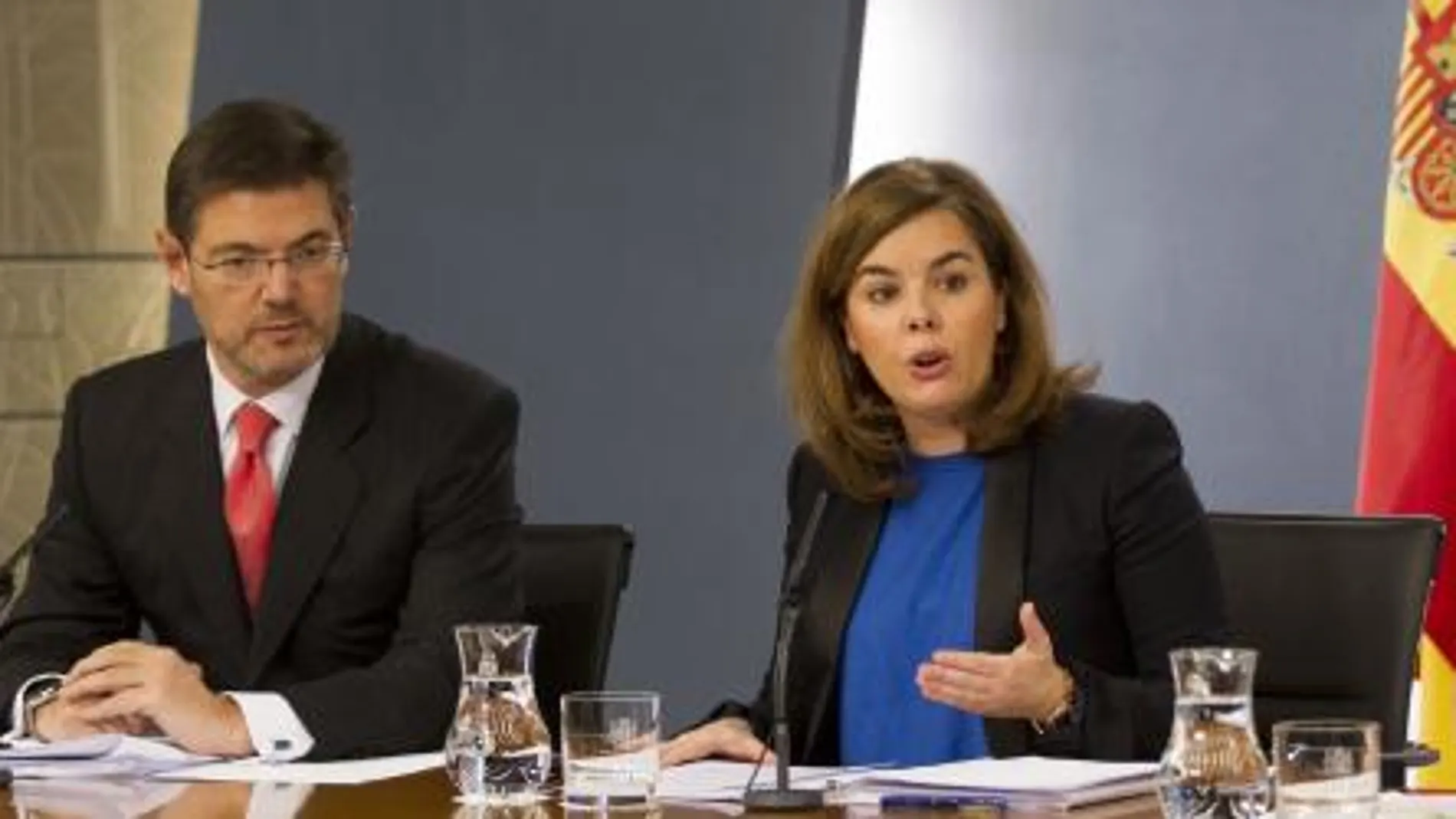 El ministro de Justicia, Rafael Catalá, y la vicepresidenta del Gobierno, Soraya Saénz de Santamaría