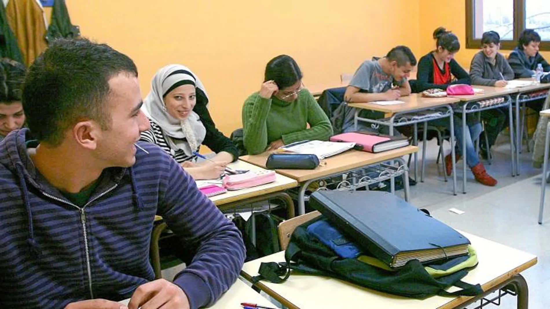 La presencia de alumnos extranjeros es cada vez más frecuente en las aulas catalanas. en la imagen, una escuela de Vic
