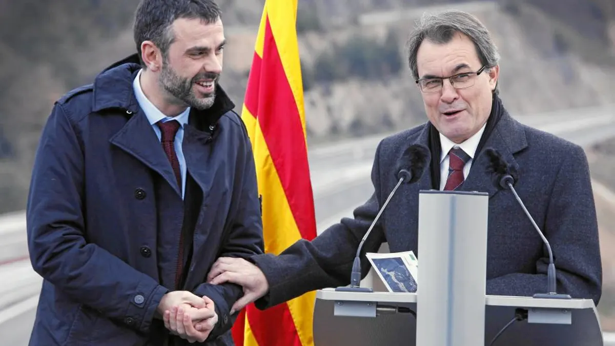 Exconsejeros de Puigdemont y Torra anuncian su apoyo a Illa para la Generalitat