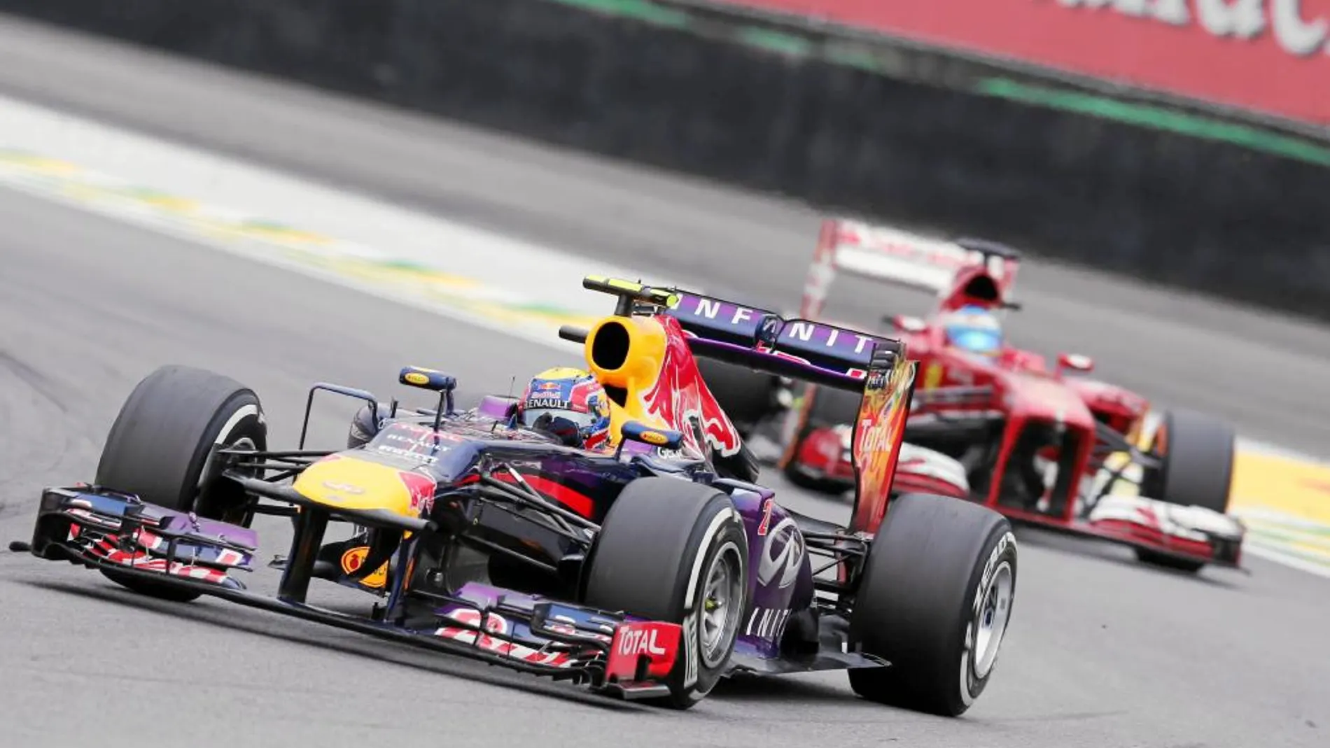 Red Bull por delante de Ferrari. La escudería austríaca, que ha sido la gran dominadora esta temporada, volverá a ser favorita el año que viene a pesar de los numerosos cambios