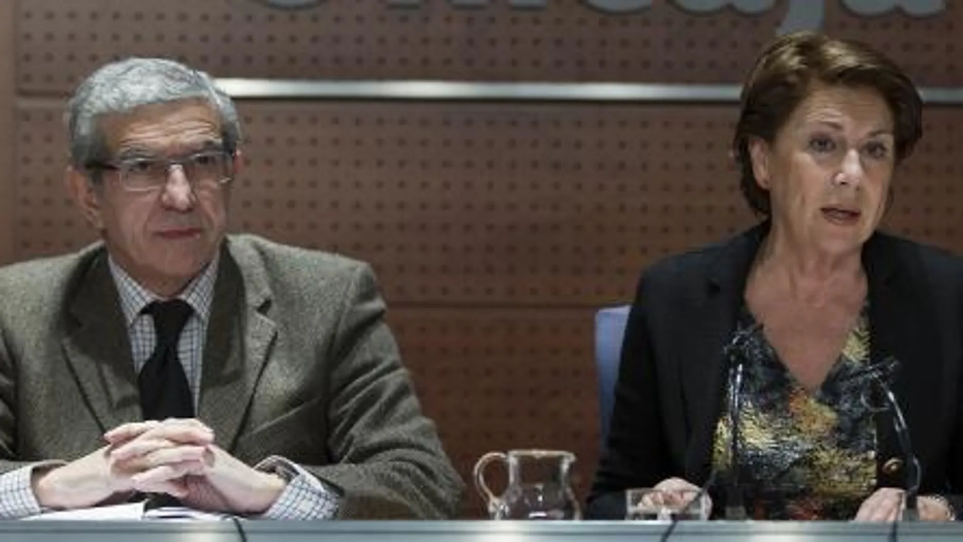 El presidente de Unicaja, Braulio Medel, junto a Magdalena Álvarez, también imputada, en una imagen de archivo.