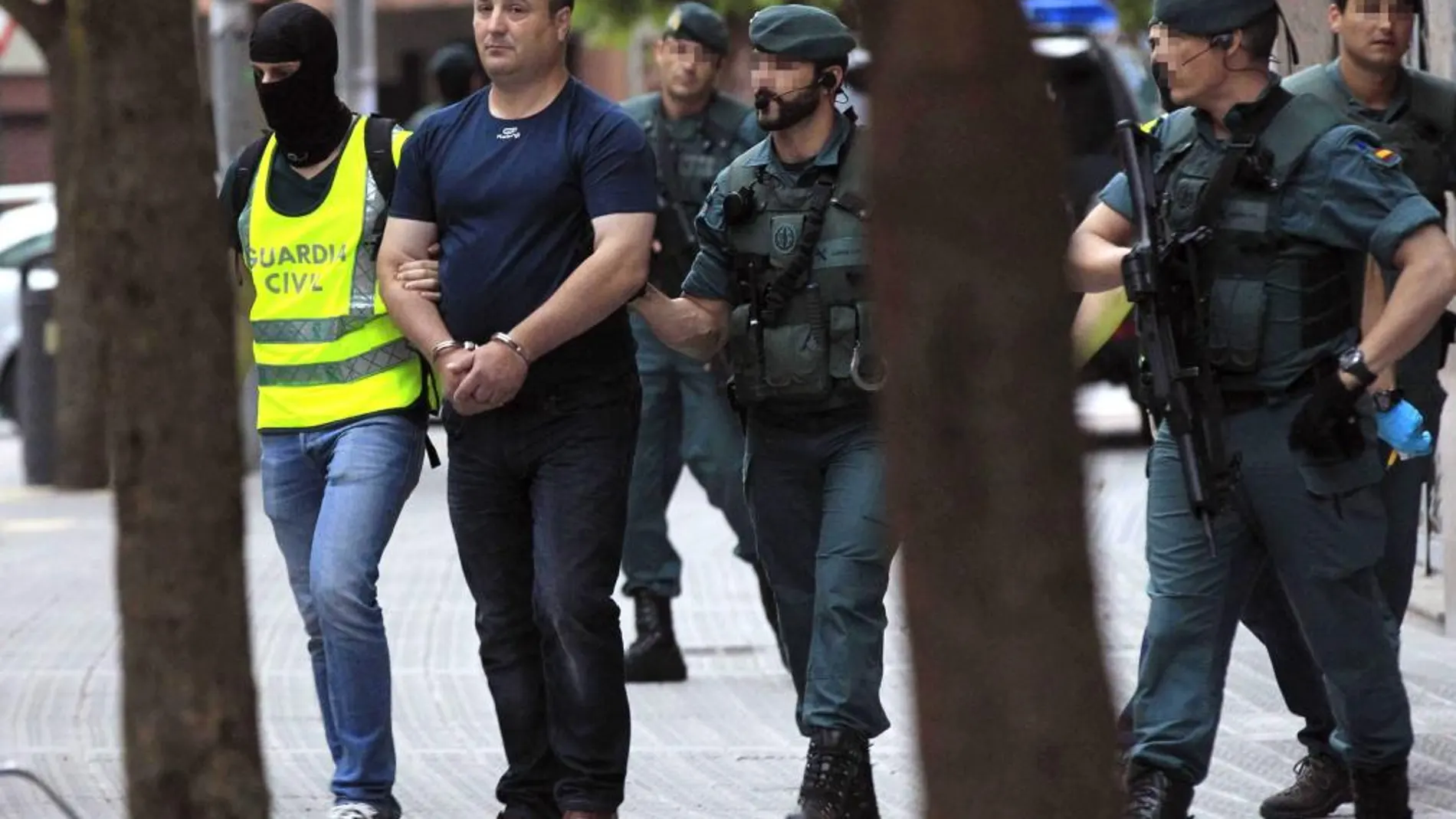 El presunto colaborador de ETA Tomás Madina Echevarría, en el momento de su detención