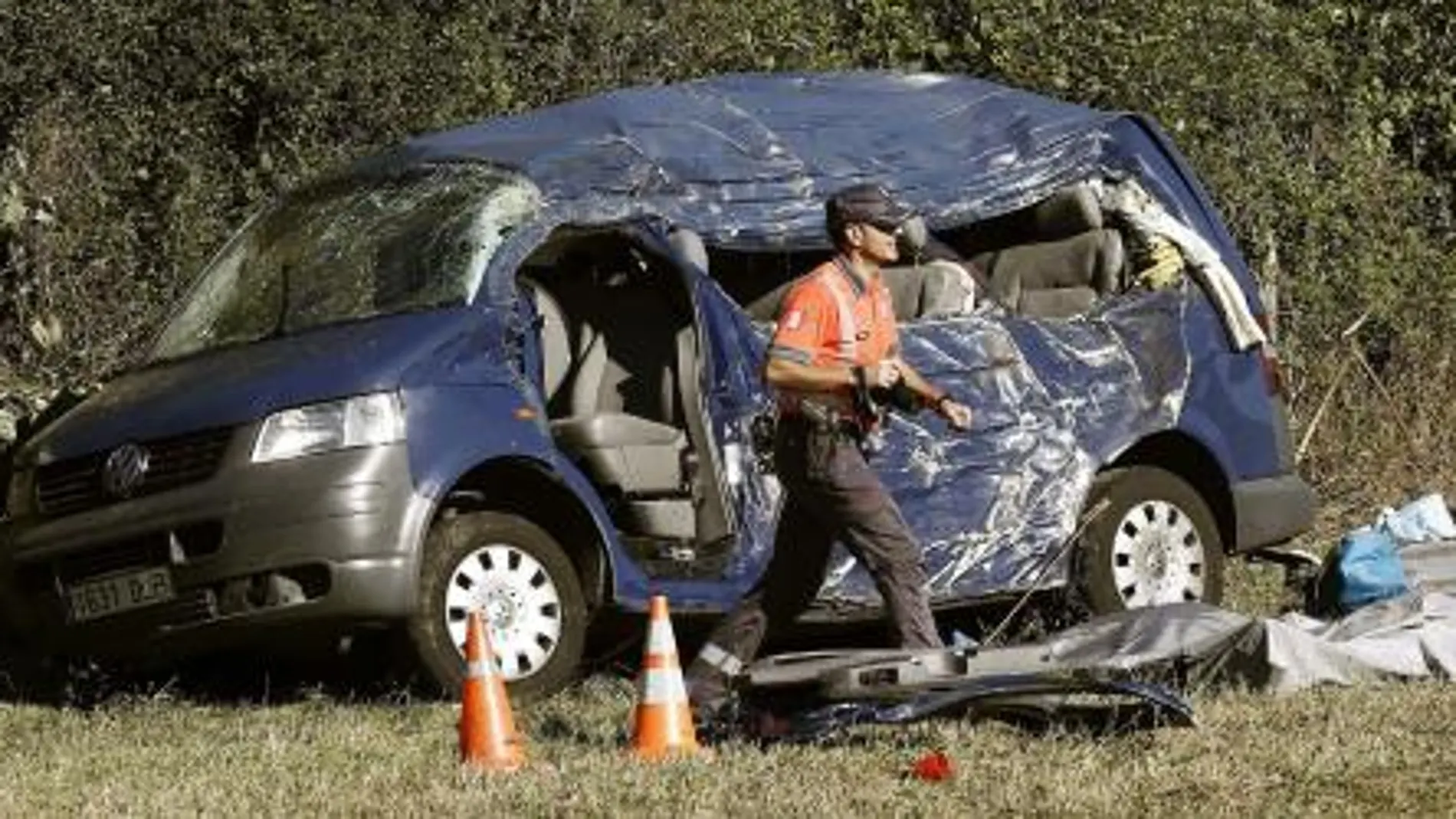 Tres personas -dos niños y un adulto- murieron el lunes en un accidente ocurrido en la nacional 121-A su paso por Lantz (Navarra).