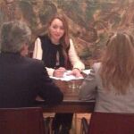 Laura Arranz, de Medialia, durante una consulta