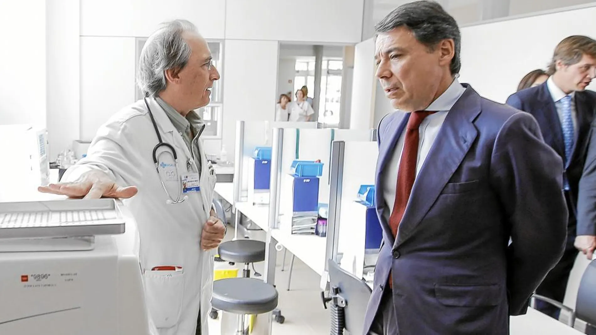 González inauguró ayer el nuevo centro de salud «Infante Don Luis de Borbón», en Boadilla del Monte