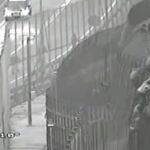 Cien inmigrantes logran entrar en España tras una batalla campal