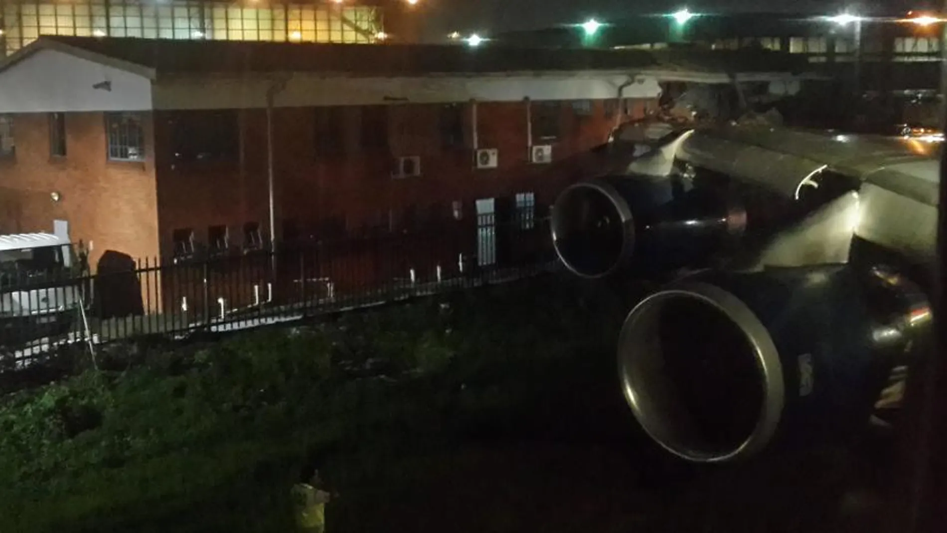 El avión de la British Airways tras chocar