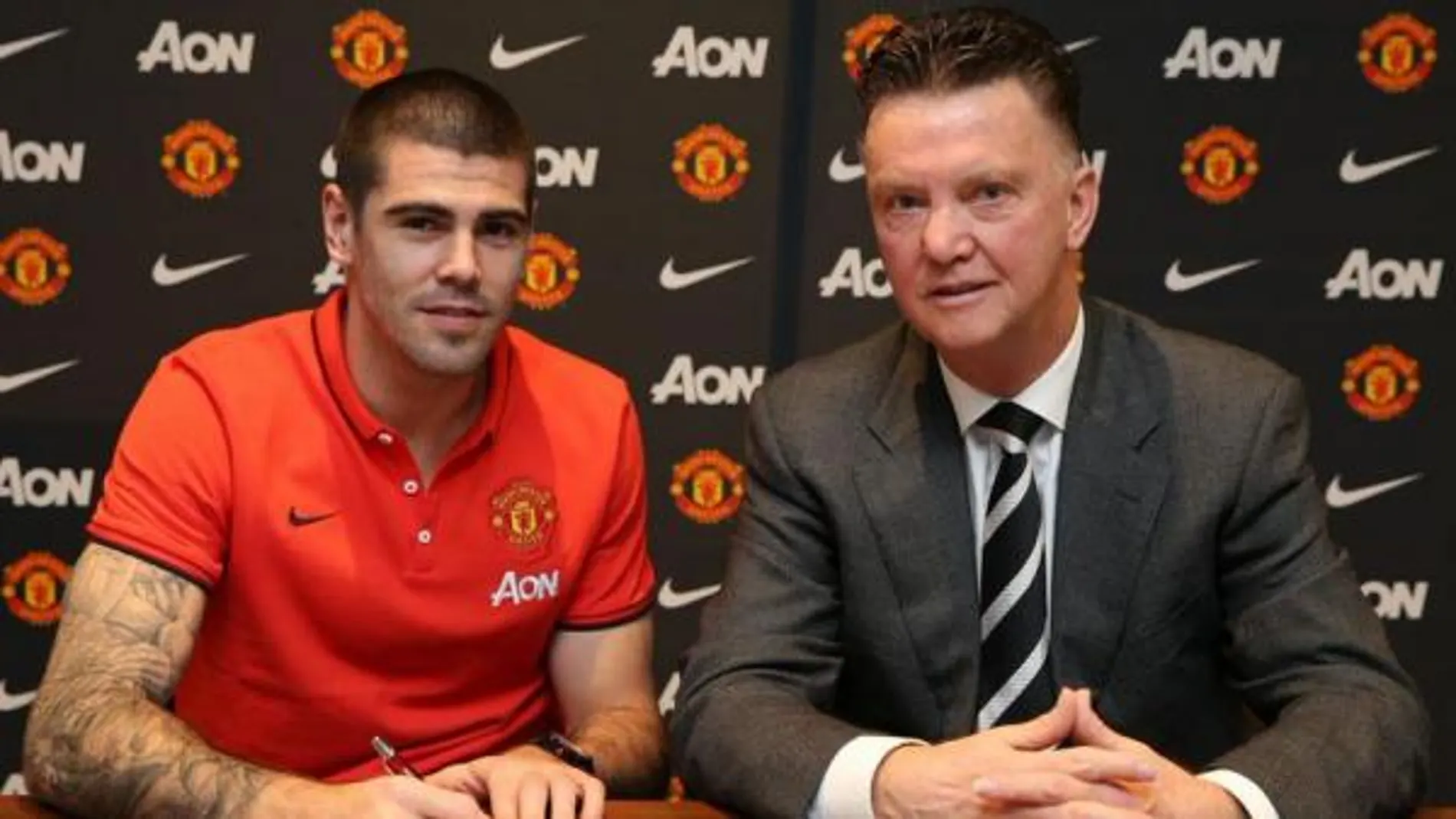 Valdés, junto a van Gaal.