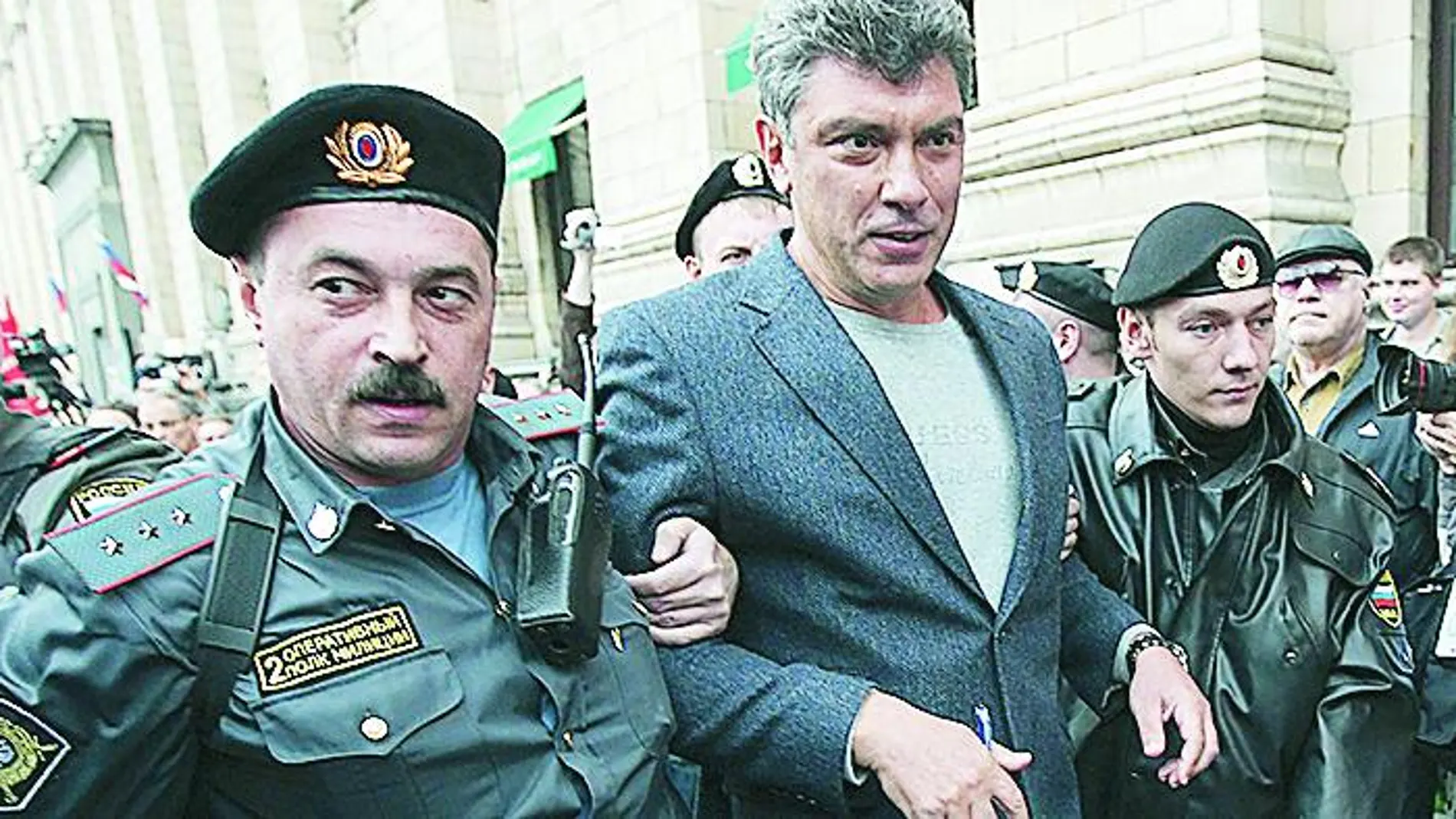 CONOCIDO POR LAS FUERZAS DEL ORDEN. En agosto de 2010, Nemtsov fue detenido durante una protesta en Moscú