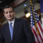 Foto de archivo del senador republicano por Texas Ted Cruz en el Capitolio en Washington DC el 12 de febrero de 2015.