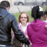 Sofía y Sergio (28 años) Parados. Sin ayudas del Estado. Cada quince días acuden a por ropa y comida para ellos y para sus familias. «Sin lo que recibimos del centro, no quiero pensar cómo saldríamos adelante», dice Sofía.