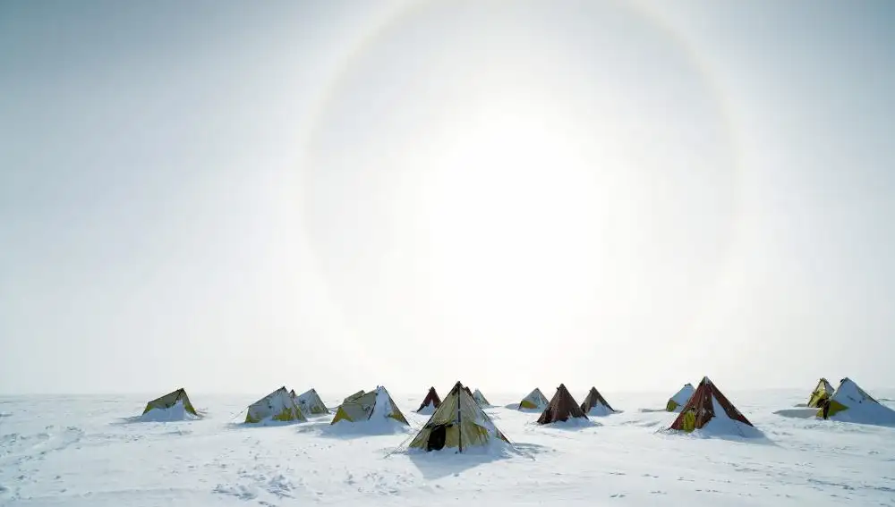 Campamento de científicos de varios países, entre ellos China, en la Antártida