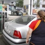 Un informe de la OCU desvela las gasolineras más baratas para repostar
