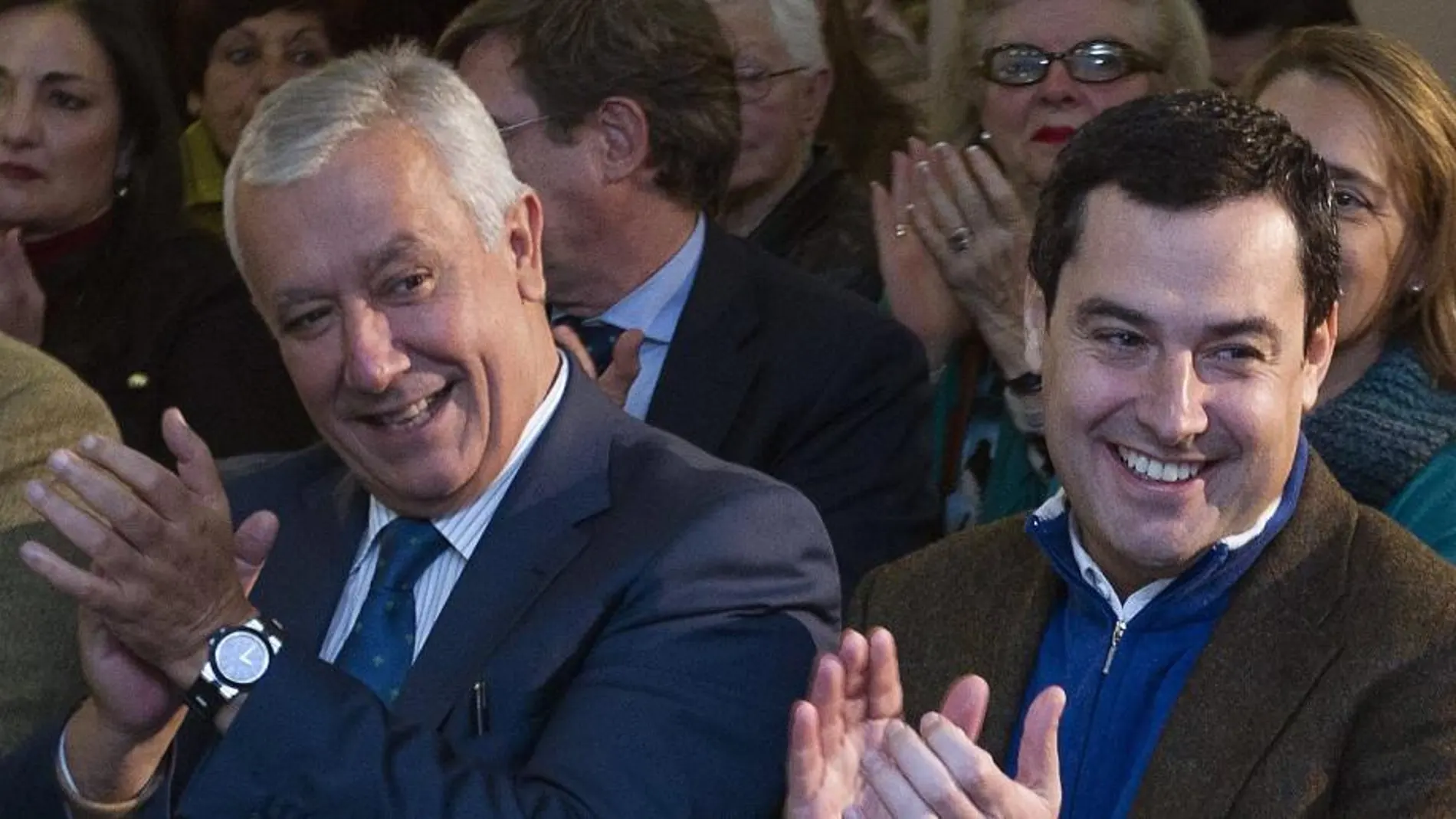 El presidente del PP andaluz, Juanma Moreno, y el presidente de honor del PP andaluz, Javier Arenas
