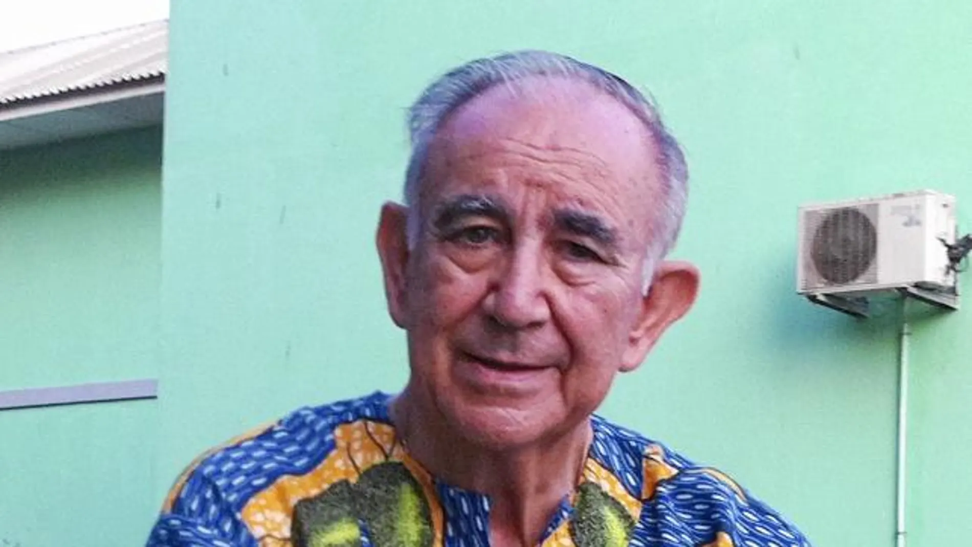Miguel Pajares, el primer contagiado español por ébola, fallecía durante las primeras horas de ayer en su habitación de aislamiento en el Hospital Carlos III.