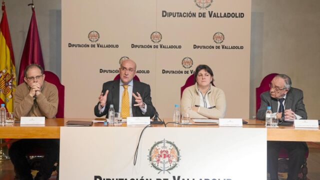 Jesús Julio Carnero, junto a Jesús García Gallo, Marta Varas y Fernando Company, tras sellar el acuerdo