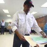 El candidato de Cambio Democrático, Jose Domingo Arias, vota en la Ciudad de Panamá.