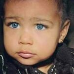 La hija de Kim Kardashian se apunta a la moda de los ojos azules