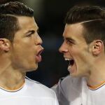Gareth Bale felicita a Cristiano Ronaldo por su gol ante el Atlético de Madrid