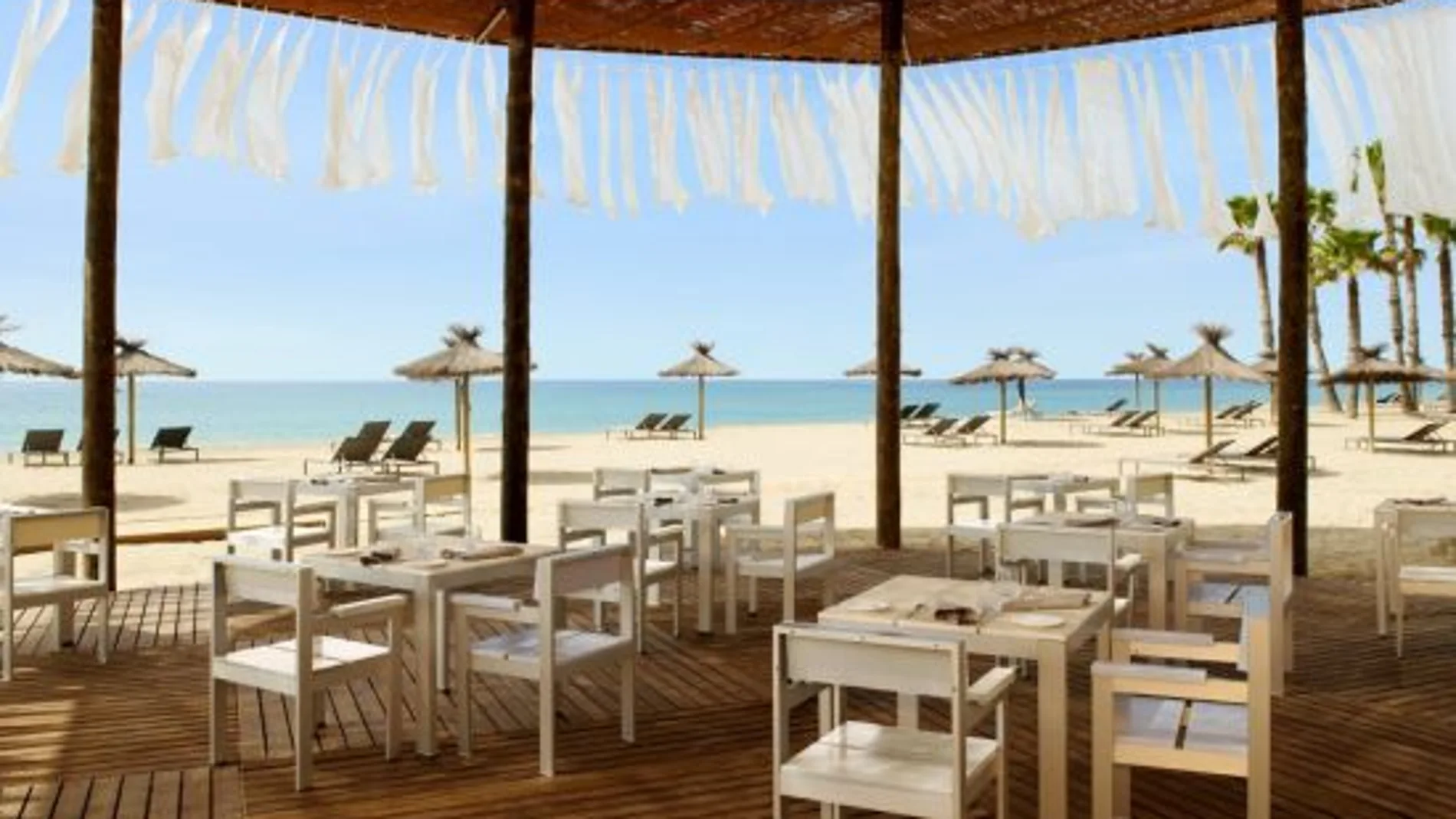 Ona Beach Club, del hotel Le Meridien Ra, en El Vendrell (Tarragona)