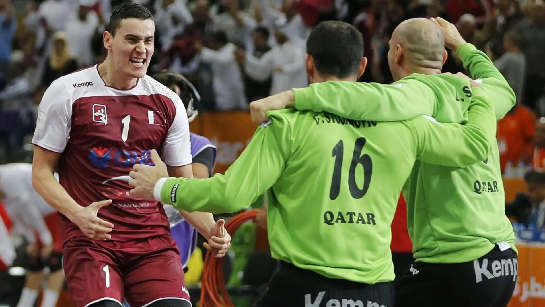 Qatar Zarko Markovic, Goran Stojanovic y Danjel Saric celebran la victoria