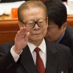 Pekín califica de «absurda» la orden de arresto contra el expresidente Jiang Zemin