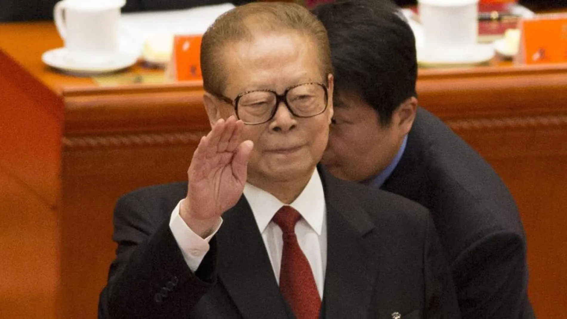 Pekín califica de «absurda» la orden de arresto contra el expresidente Jiang Zemin
