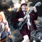 El guitarrista escocés de AC/DC, Angus Young, en un momento de una actuación