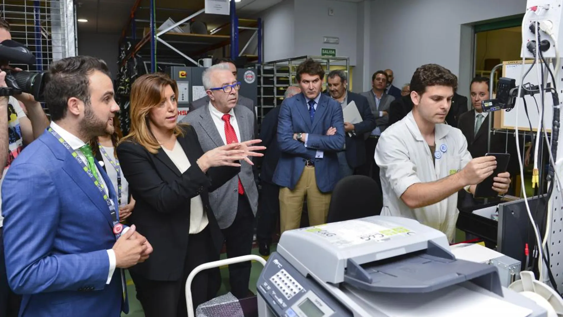 La presidenta durante su visita a C&G Solutions.