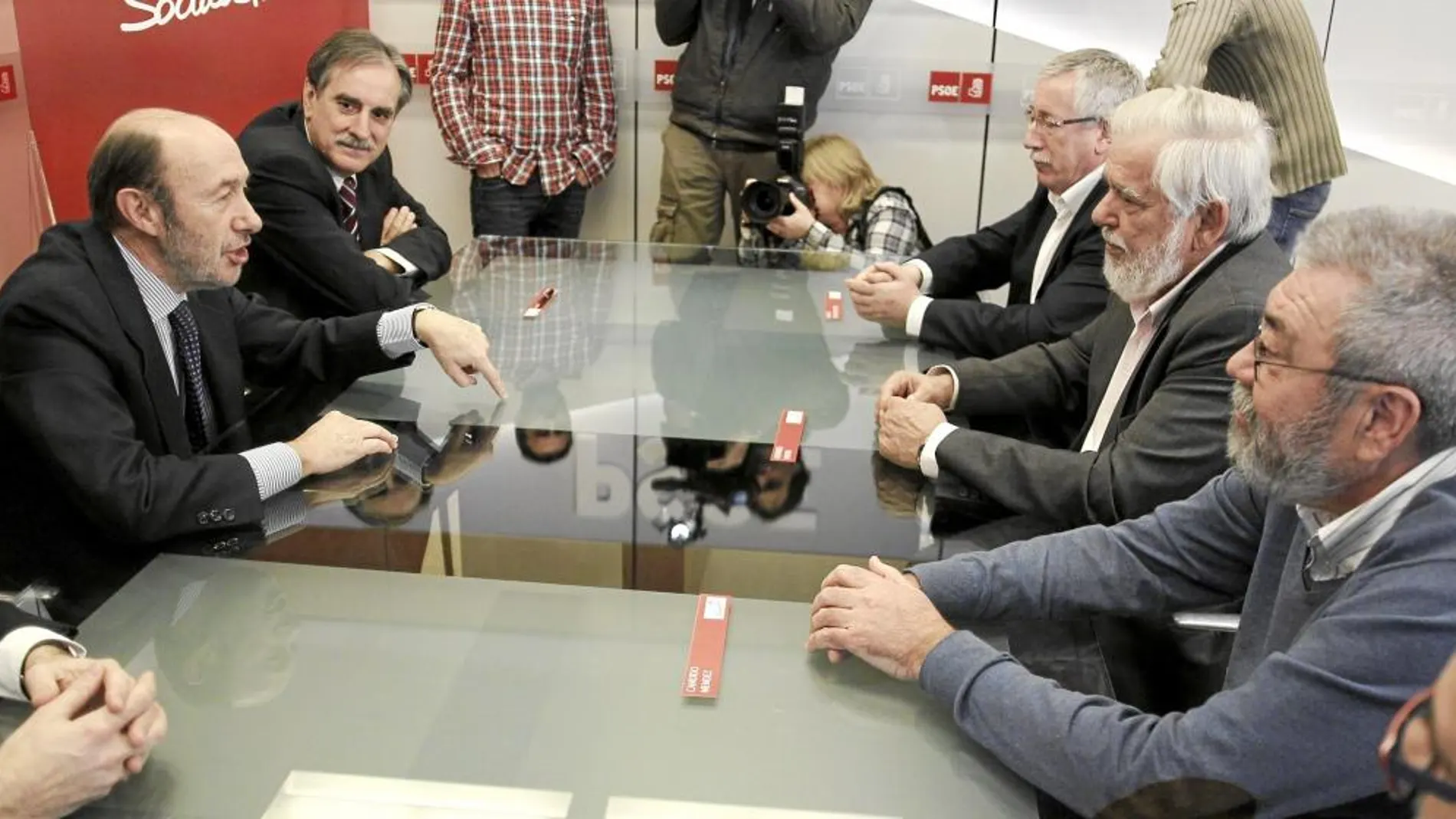 Alfredo Pérez Rubalcaba, Valeriano Gómez, Fernández Toxo, Georges Dassis y Cándido Méndez, ayer en Madrid