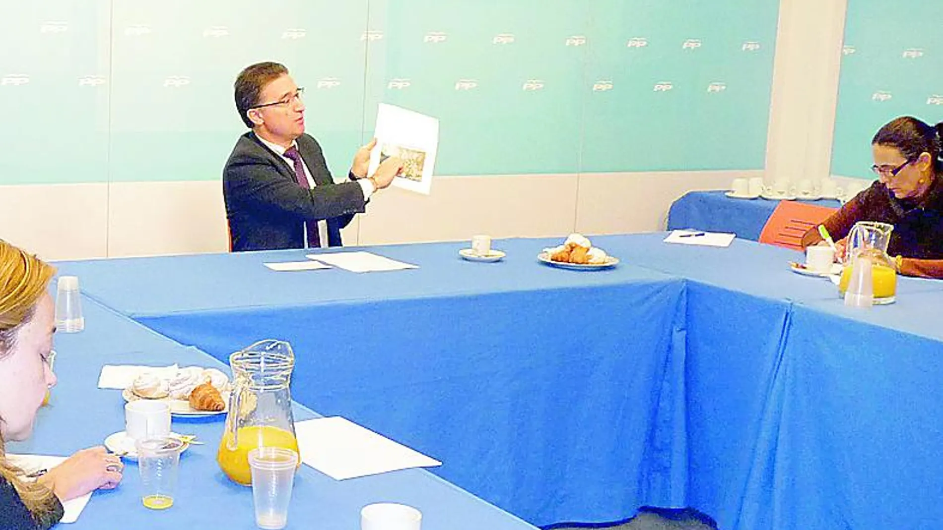 Serafín Castellano, ayer durante un desayuno con la prensa