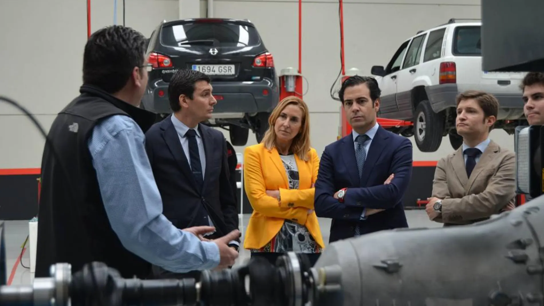 Pablo Zalba junto con la vicepresidenta del PPN, Ana Beltrán, el director General, Miguel Sola, e Ignacio Sola en la empresa