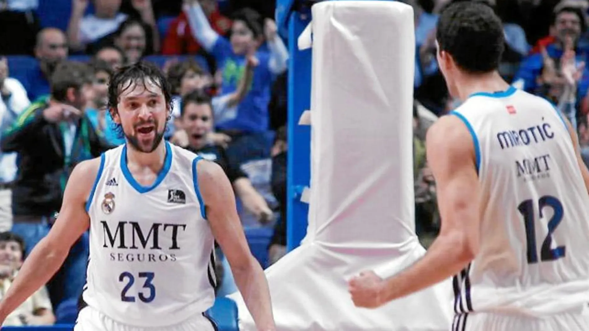Llull, que anotó 6 triples, celebra el triunfo en San Sebastián