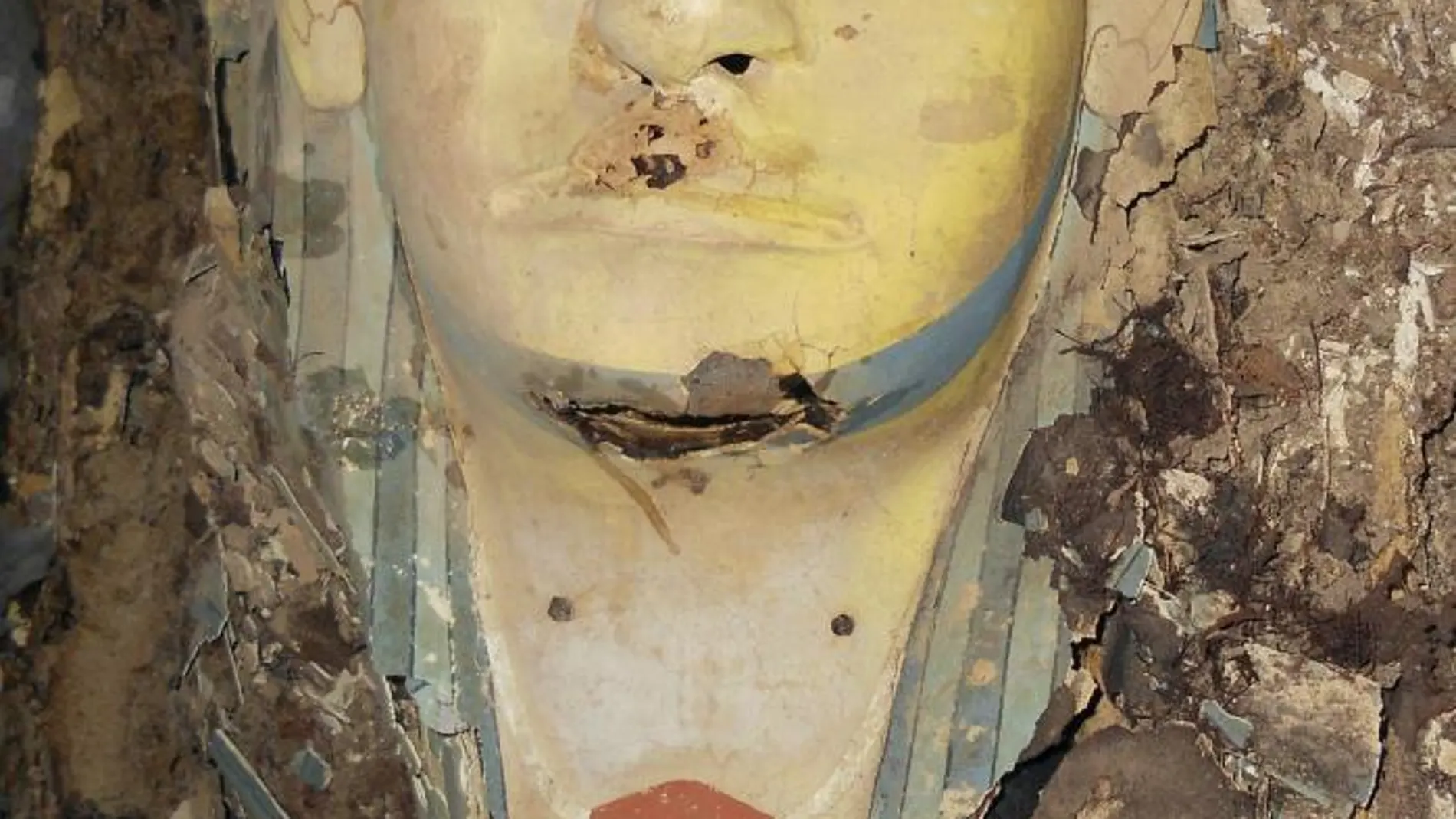 Imagen de uno de los sarcófagos que contenían las momias.