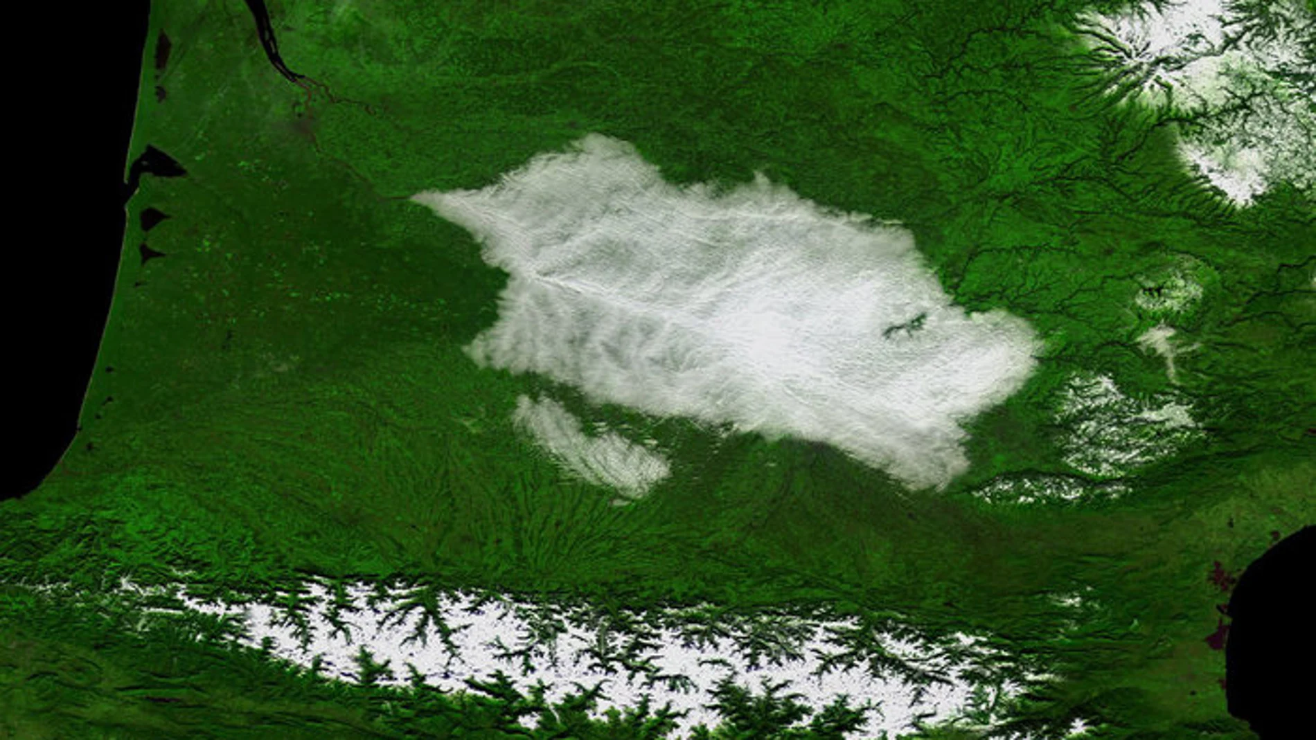 Los Pirineos nevados, captados por el satélite Prova-V de la ESA