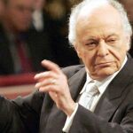 Lorin Maazel dirige a la Orquesta Filarmónica de Viena en el Concierto de Año Nuevo de Veina en 2005.