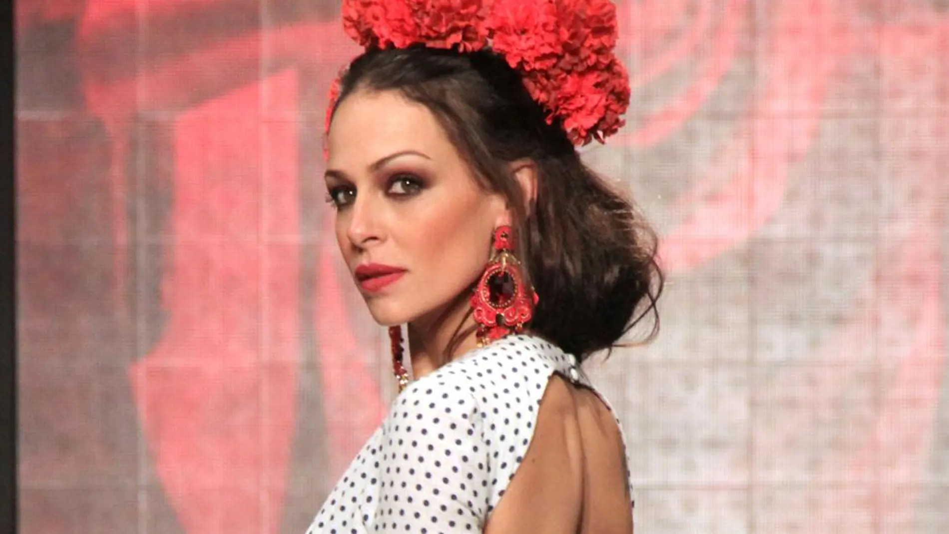 Eva González brilló en la inauguración de la XX edición del Salón Internacional de Moda Flamenca