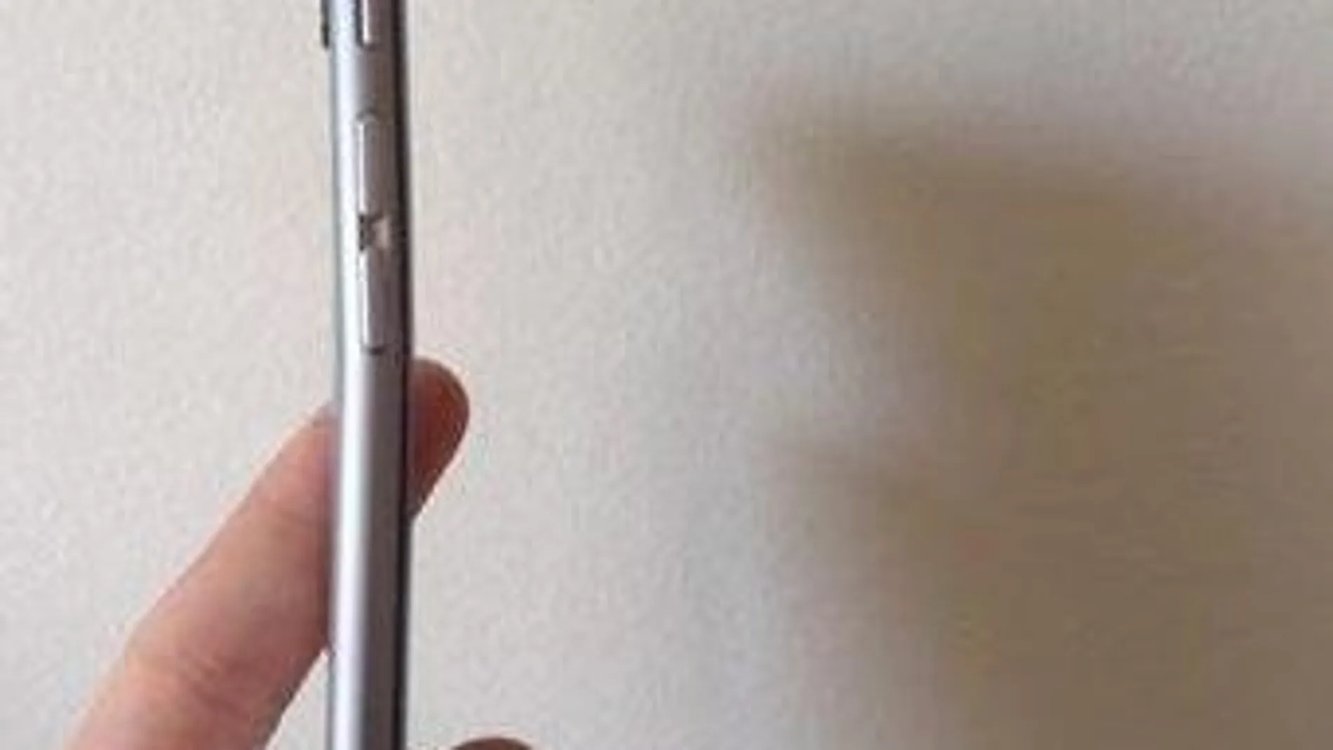 El nuevo iPhone 6 Plus se puede doblar con los dedos