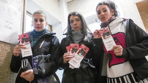 Los afectados por la cancelación de la fiesta de Año Nuevo en Fabrik seguían ayer reclamando el dinero de sus entradas