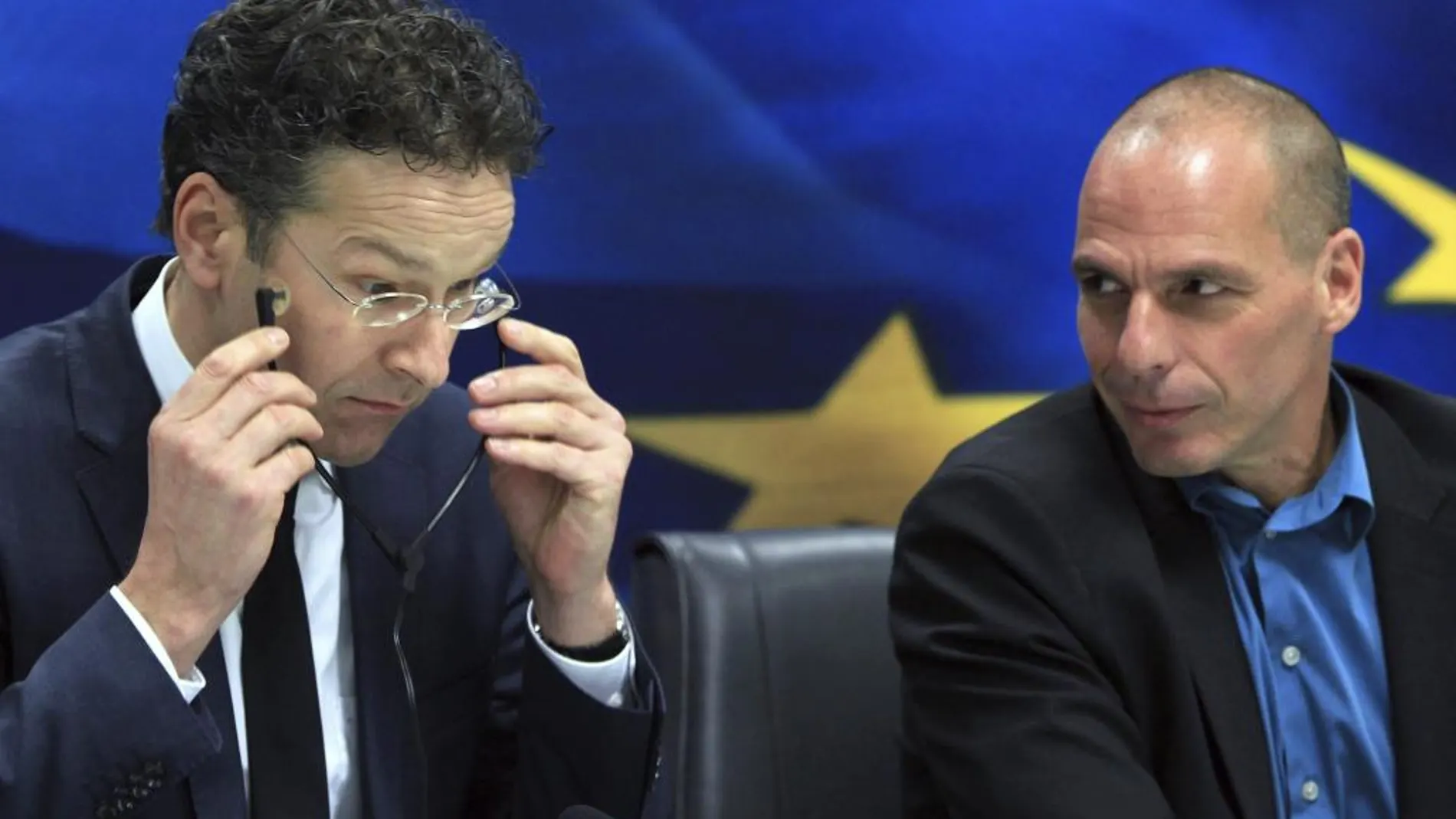 El presidente del Eurogrupo, Jeroen Dijsselbloem, junto al ministro de Finanzas griego, Yanis Varufakis.