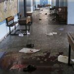 Imagen de la escuela con rastros de sangre