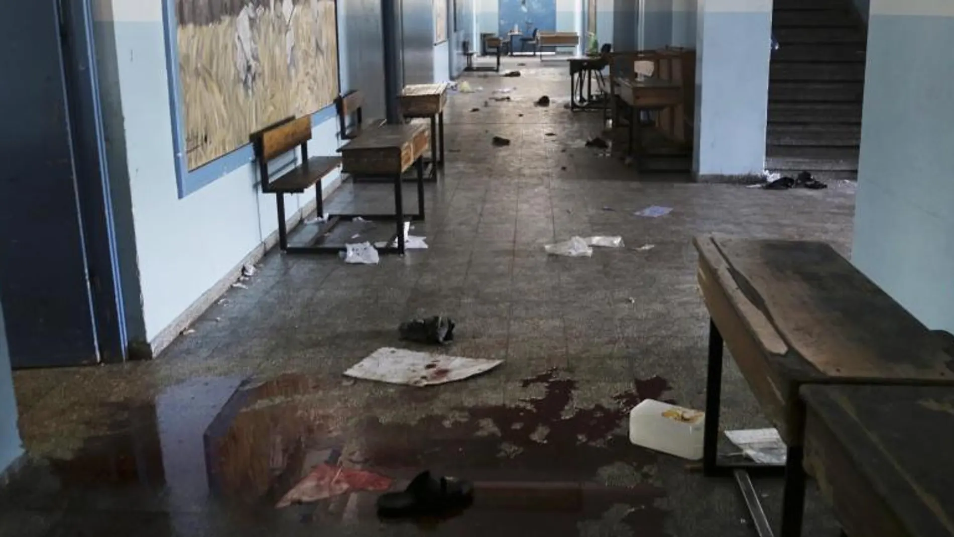 Imagen de la escuela con rastros de sangre