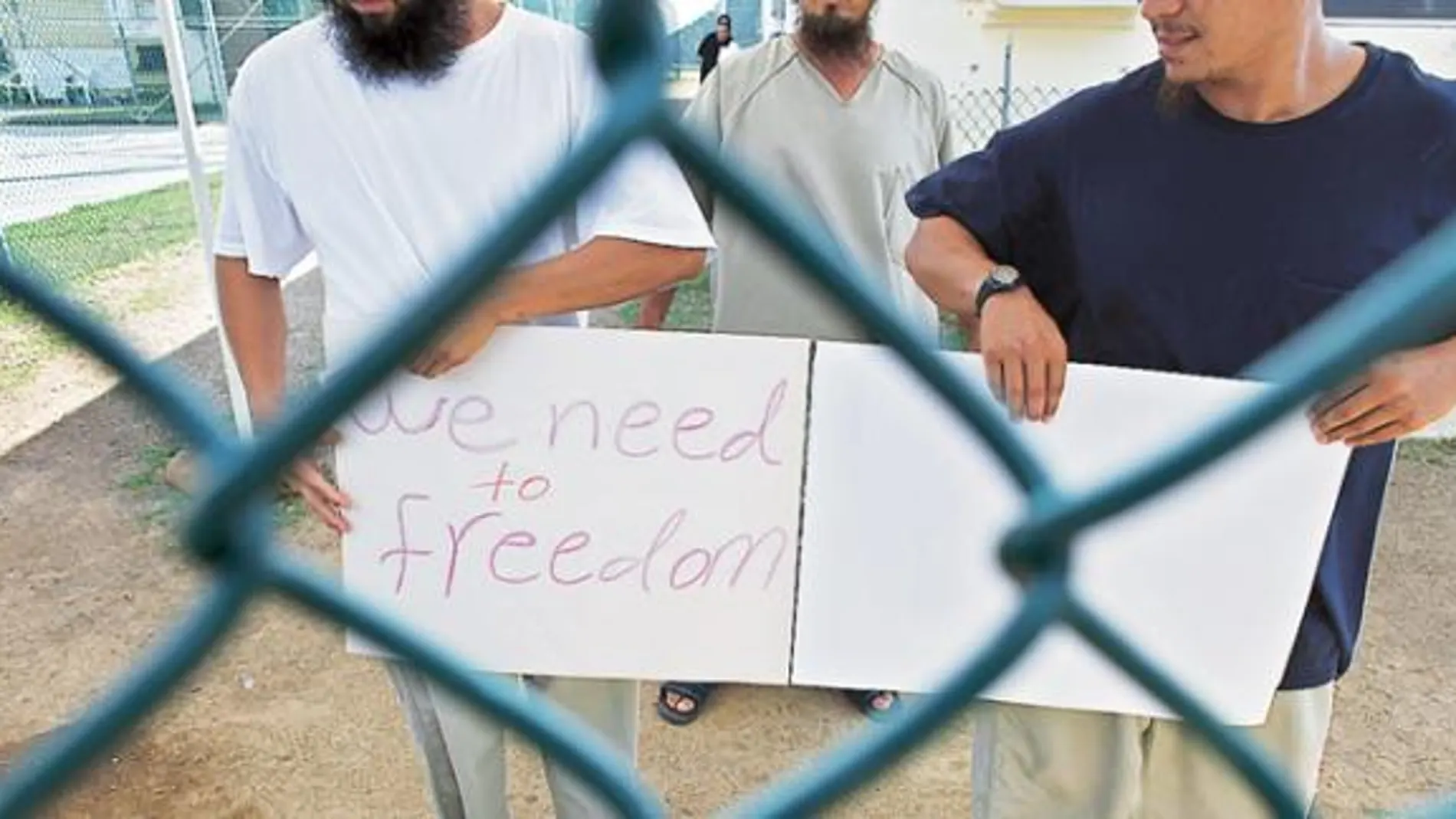 Los reclusos de Guantánamo podrían recurrir a los tribunales españoles para exigir responsabilidades a EE UU