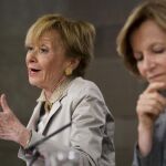 Las vicepresidentas primera y segunda del Gobierno, María Teresa Fernández de la Vega (izda) y Elena Salgado, respectivamente