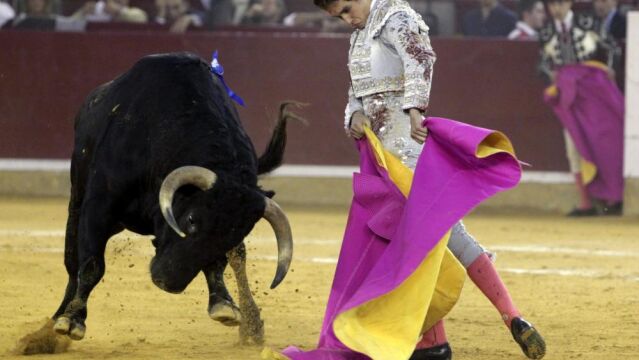 Media muy torera de Ginés Marín al sexto de la tarde
