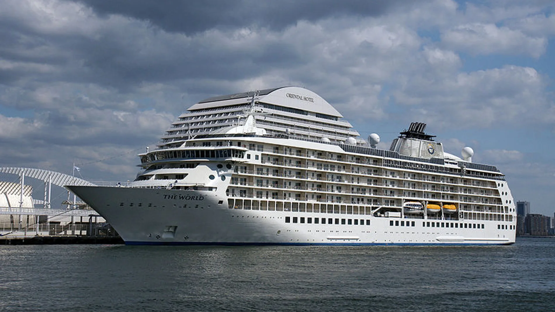Llega a Málaga el lujoso crucero The World, donde los pasajeros son dueños del camarote