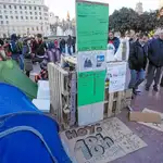  Los indignados vuelven a tomar la plaza Cataluña con una acampada